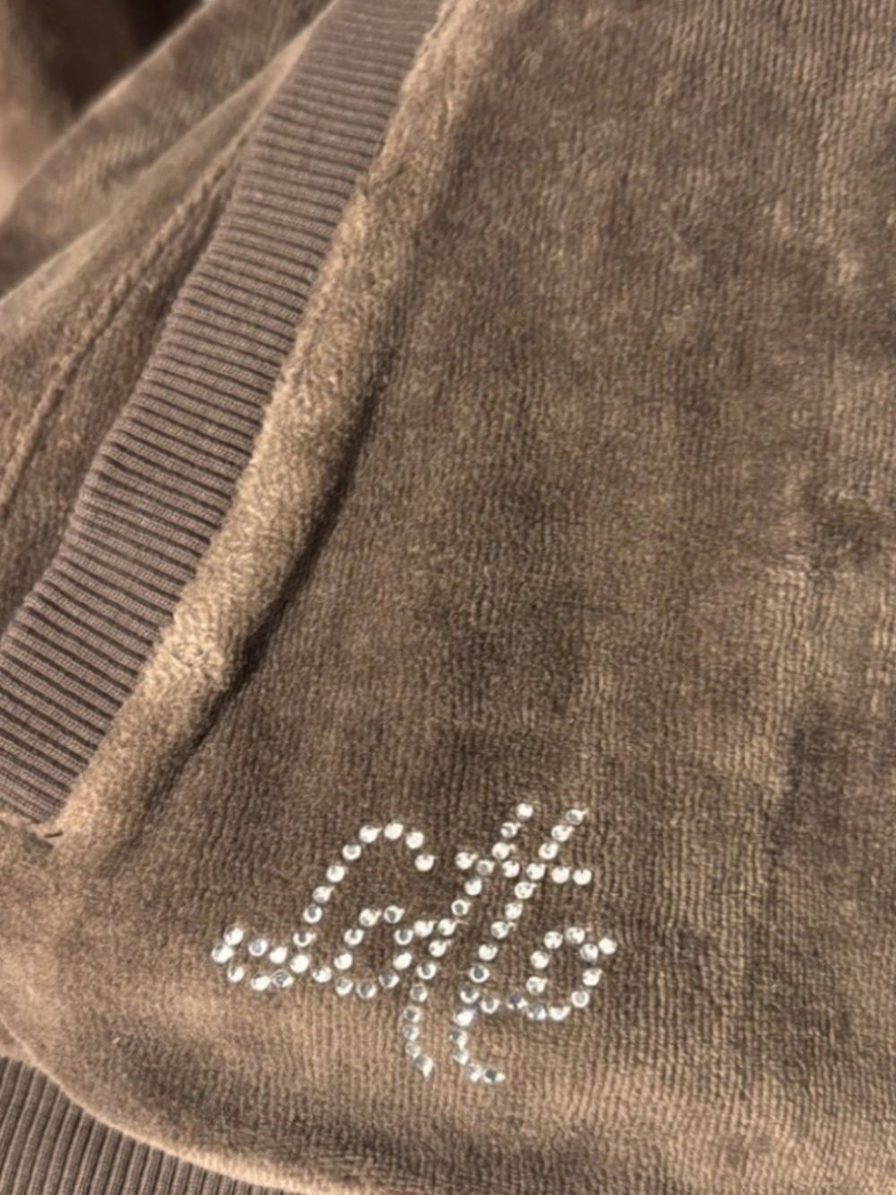 Y2K Brown Velvet Zip-Up Hoodie – Detailed Vintage 2000s Style - Picture 2 of 3